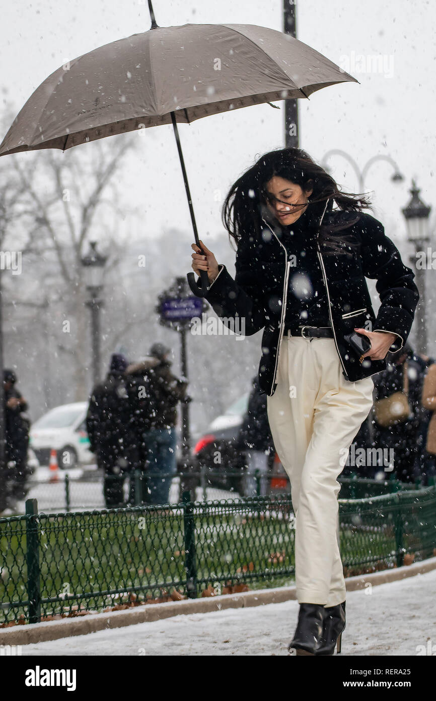 Paris, France. 22nd Jan, 2019. Street Style from Paris Fashion Week during  the Chanel Haute Couture Show Credit: Christopher Neve/Alamy Live News  Stock Photo - Alamy
