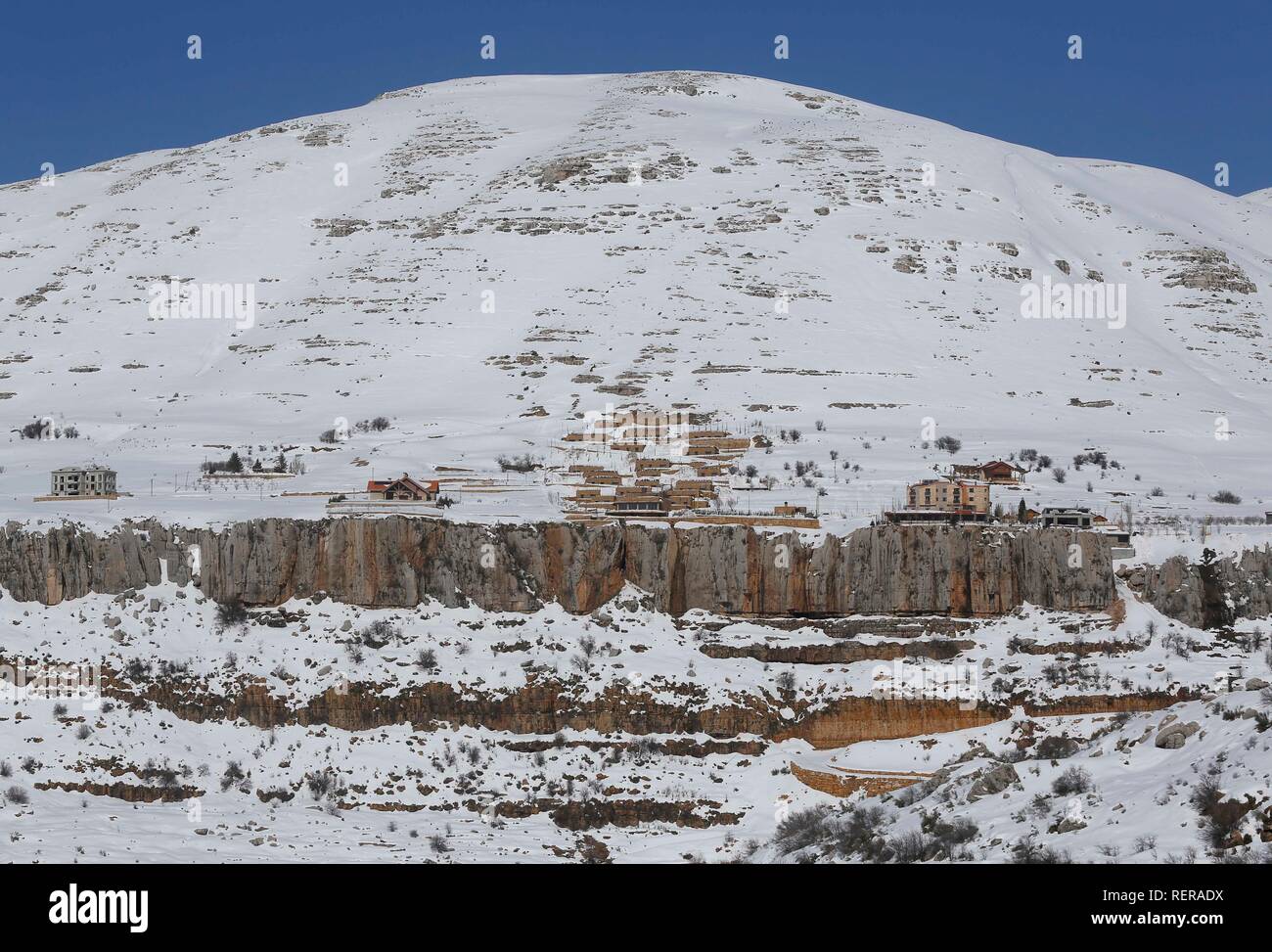 (190122) -- BEIRUT, Jan. 22, 2019 (Xinhua) -- Photo taken on Jan. 22, 2019 shows the snow-covered Faraya, a resort town in Lebanon. The storms hit Lebanon in the past month, bringing snow to several towns and areas lying 700 meters or more above sea level. (Xinhua/Bilal Jawich) Stock Photo
