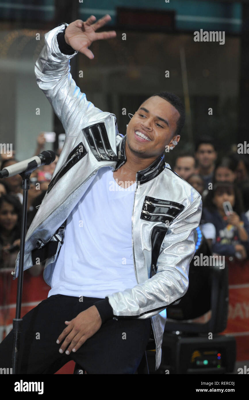 SMG NY1 Chris Brown Today 060608 31   NEW YORK - JUNE 06: Singer Chris Brown performs on NBC's 'Today' show on June 6, 2008 at Rockefeller Plaza in New York City.  (Photo By Storms Media Group)   People:   Chris Brown   Must call if interested Michael Storms Storms Media Group Inc. 305-632-3400 - Cell 305-513-5783 - Fax MikeStorm@aol.com Stock Photo