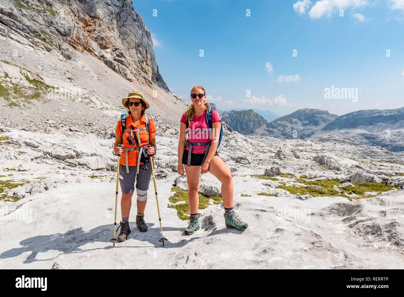 Two hikers look into the camera, mountain landscape, Stuhlgraben, Hinterten Grießkogel, Steinernes Meer, Funtenseetauern Stock Photo