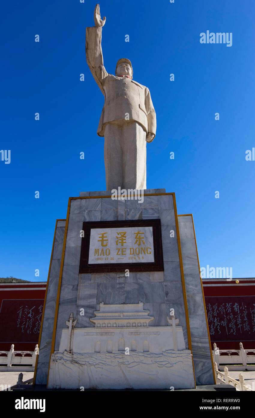 Statue of Mao Tse-tung, Chairman of the Communist Party of China, Lijiang, Yunnan, China Stock Photo