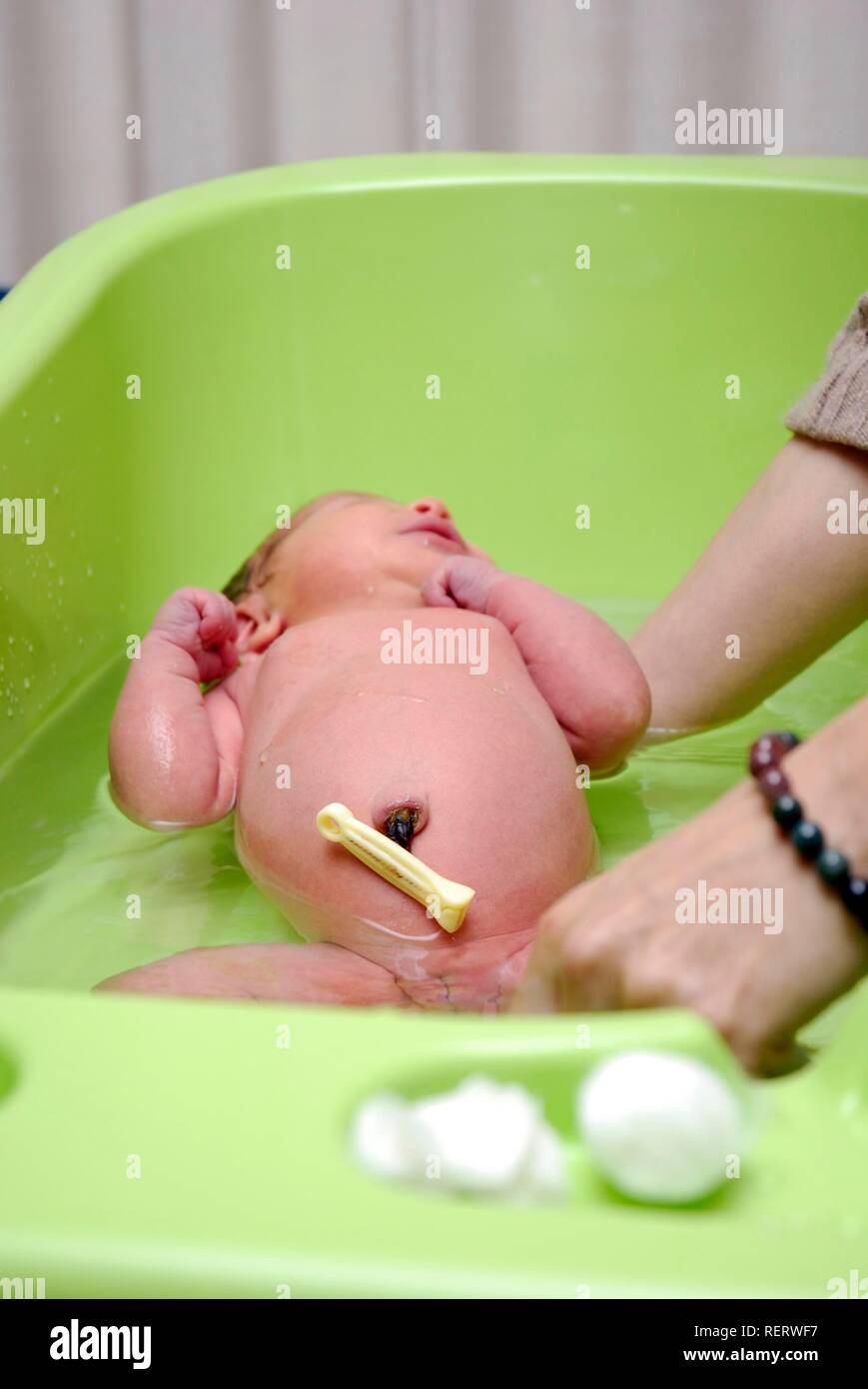 bathing a newborn with umbilical cord