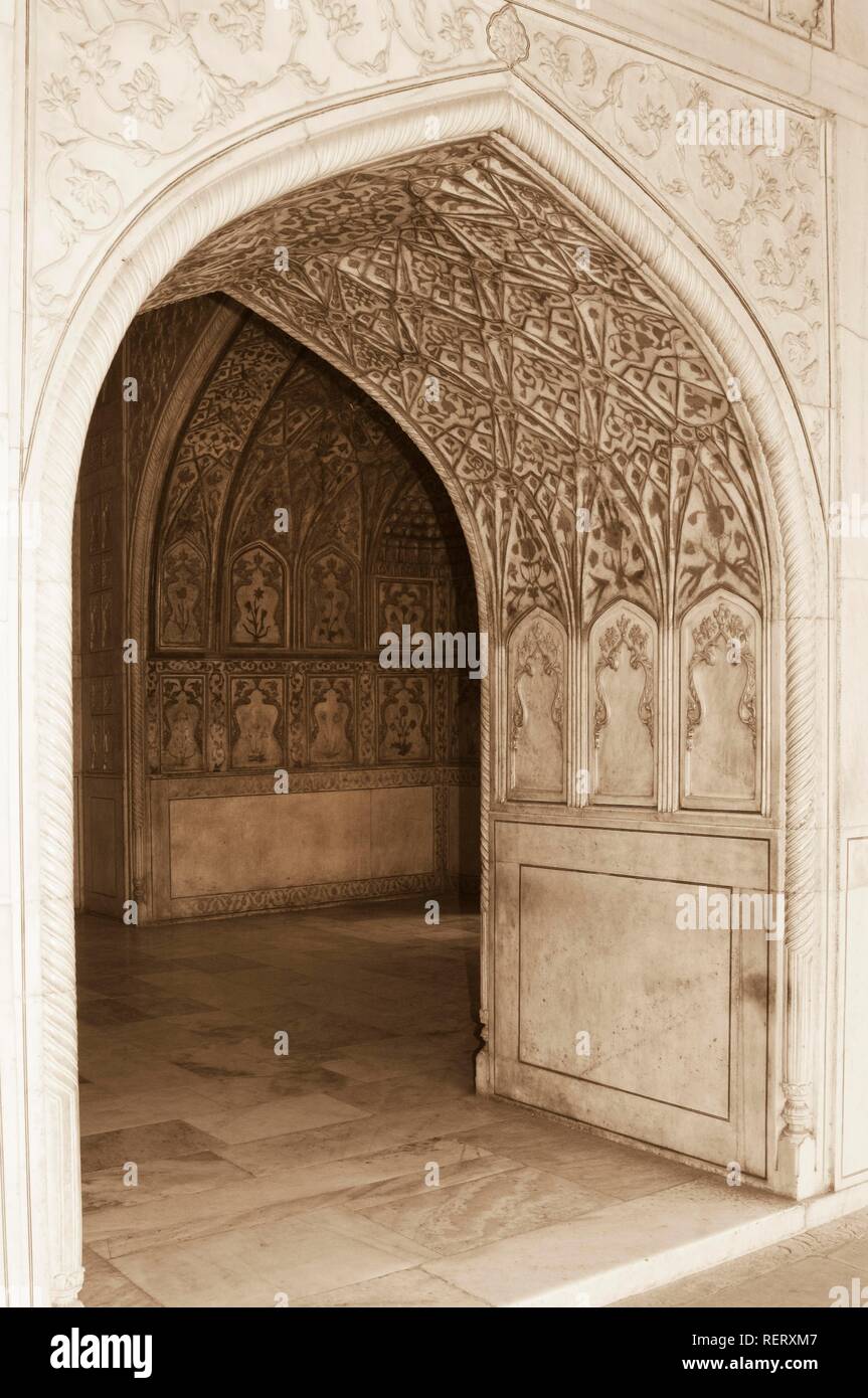 Sculptured doorway of the Khas Mahal, Marble Pavillon, Red Fort of Agra, UNESCO World Heritage Site, Uttar Pradesh, India Stock Photo