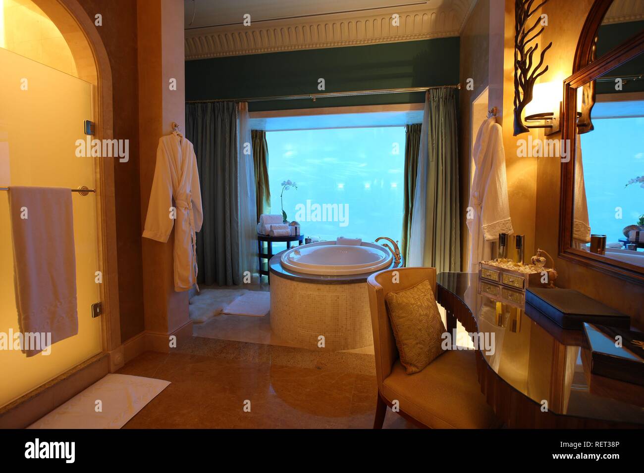 Atlantis the palm dubai suite hi-res stock photography and images - Alamy