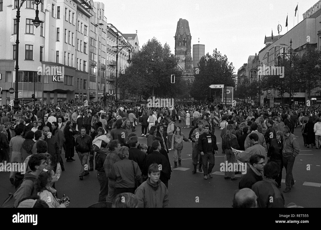 Fall of the Berlin Wall, shopping on Kurfuerstendamm Avenue, Berlin Stock Photo