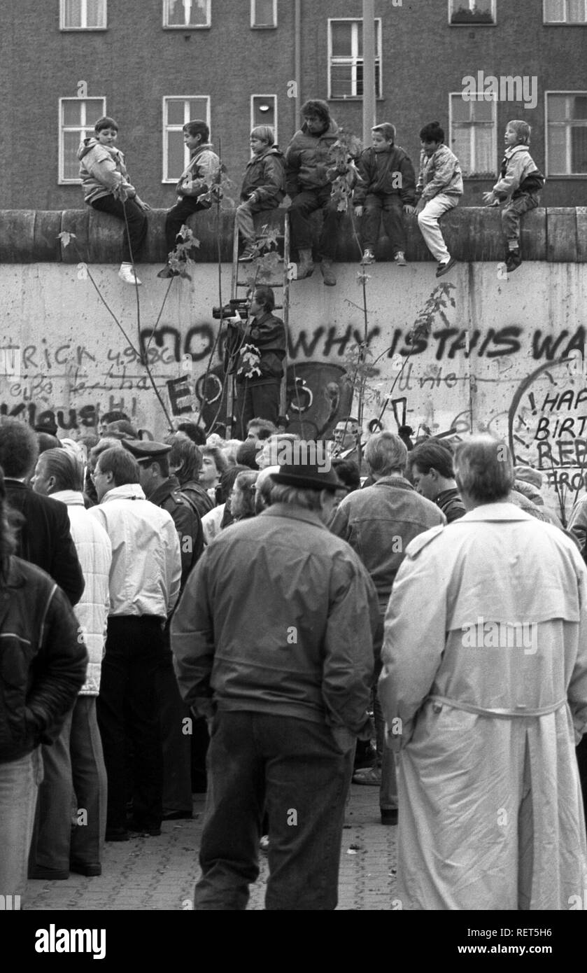 Fall of the Berlin Wall, Berlin Stock Photo Alamy