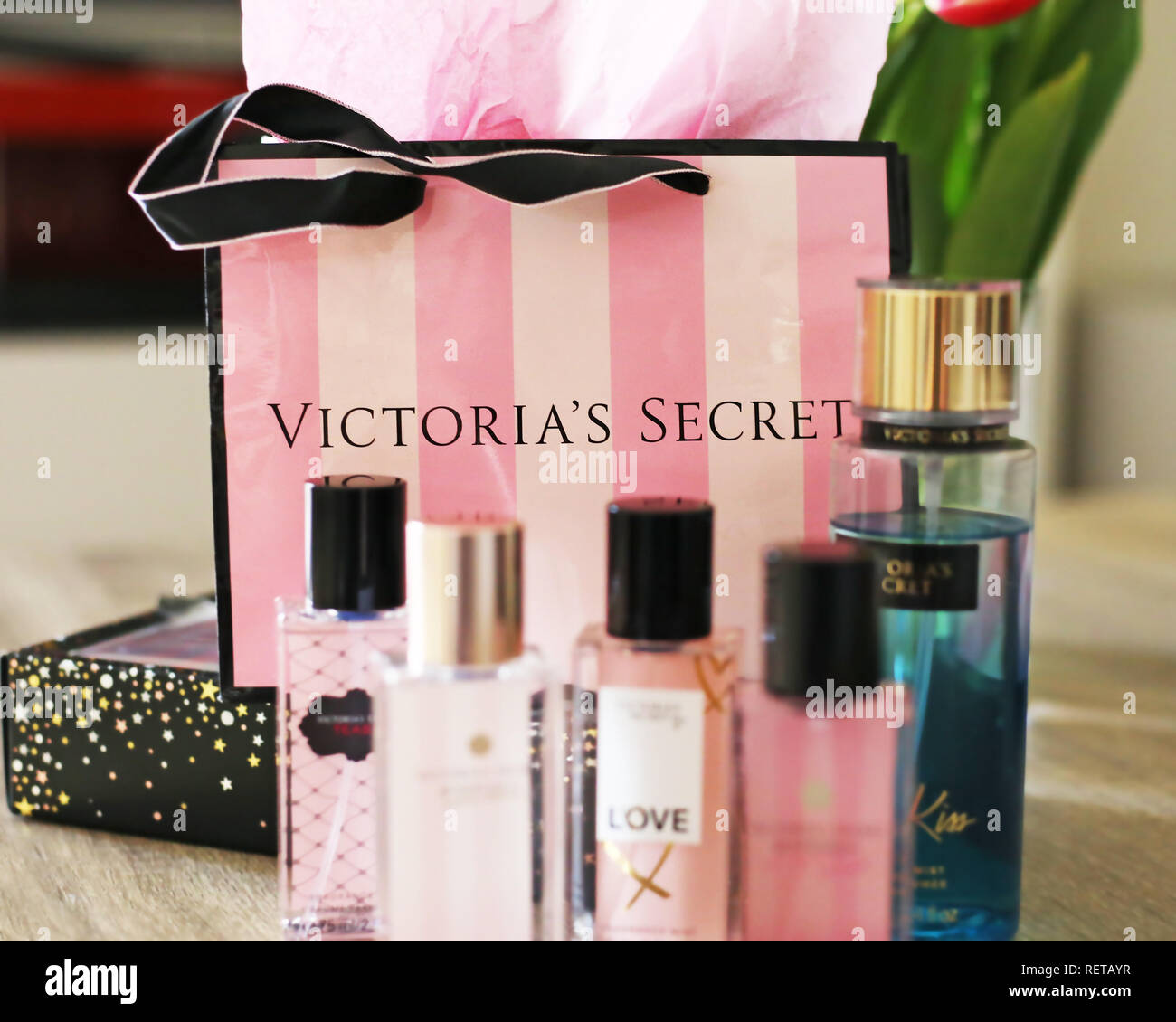 Victorias secret shopping bag hi-res stock photography and images - Alamy