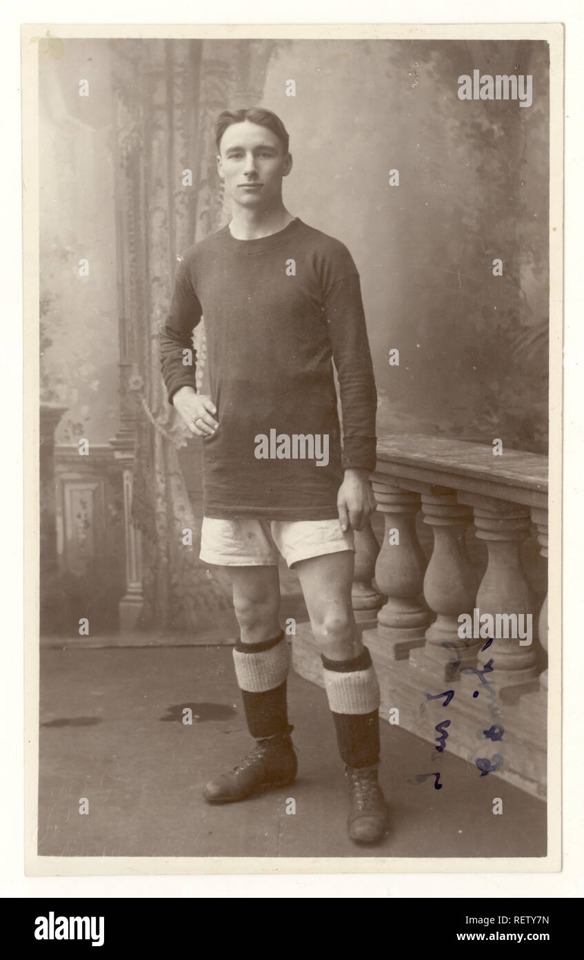 Vintage soccer player hi-res stock photography and images