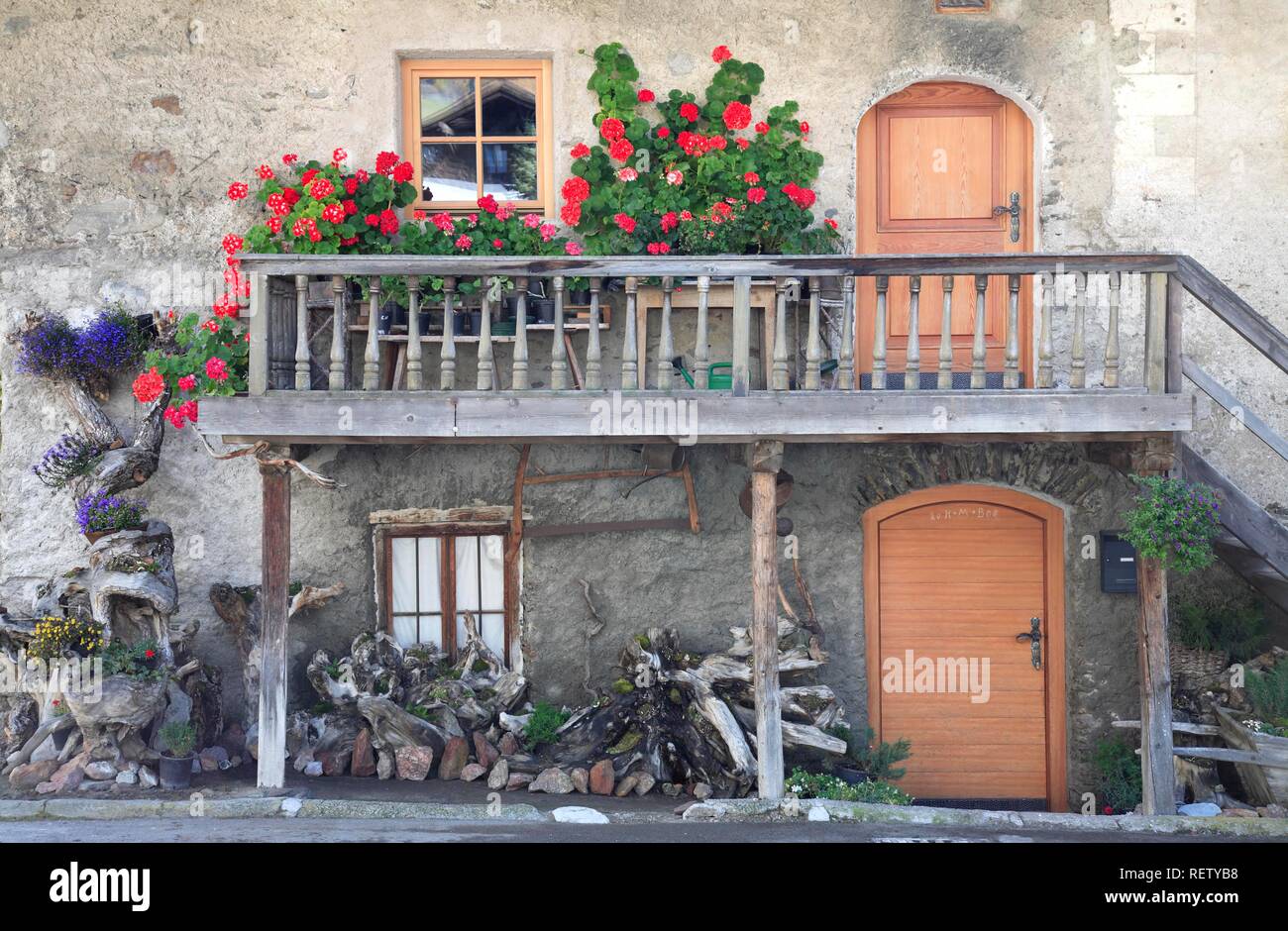 Historic farmhouse in Schnalstal Valley, Vinschgau Valley, Alto Adige, Italy, Europe Stock Photo
