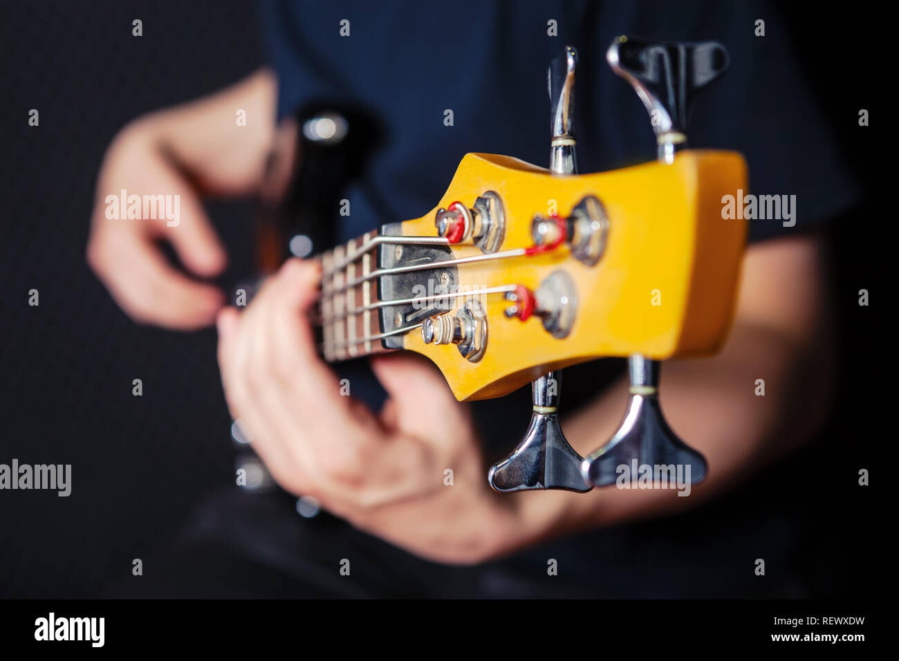 Instrument bass hires stock photography and images Alamy