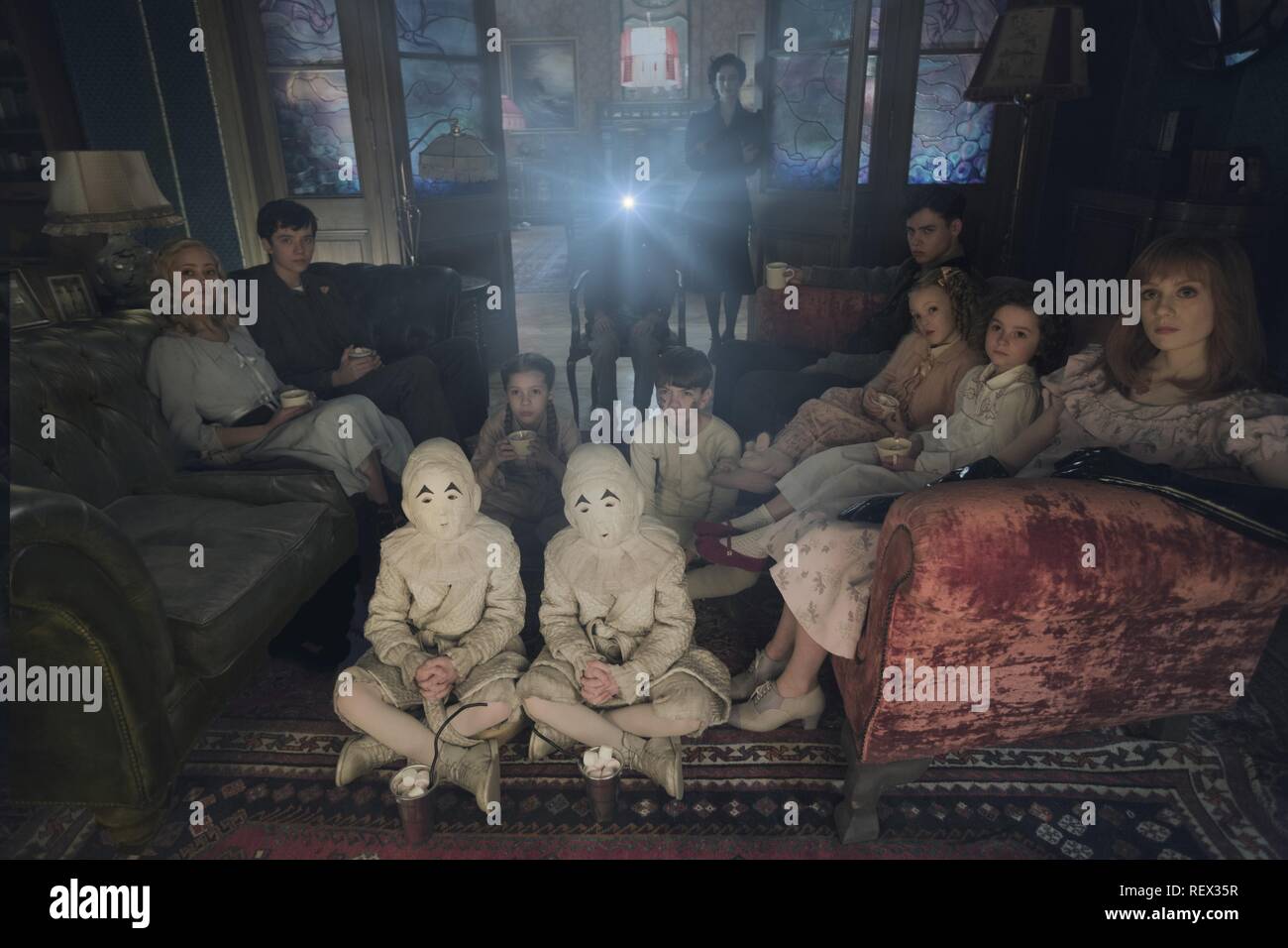 Ella Purnell Asa Butterfield Eva Green Miss Peregrine S Home For Peculiar Children 2016 Stock Photo Alamy