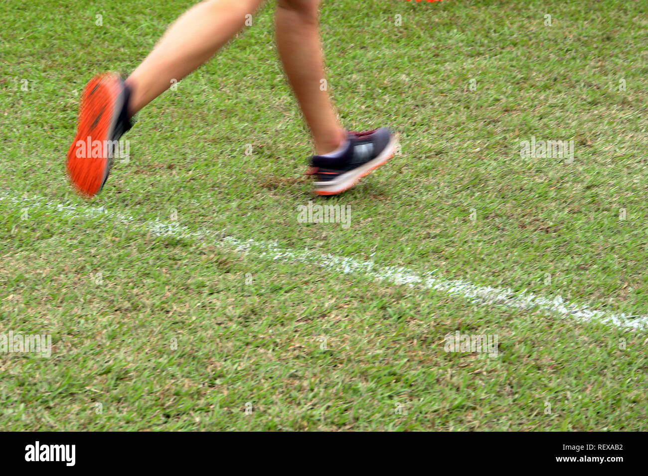 Crossing finish line feet hires stock photography and images Alamy