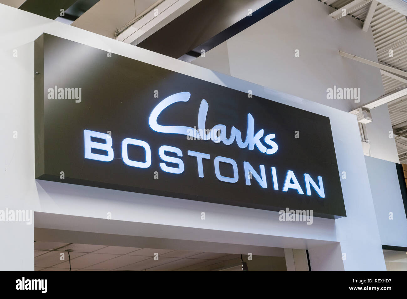 clarks bostonian outlet great mall