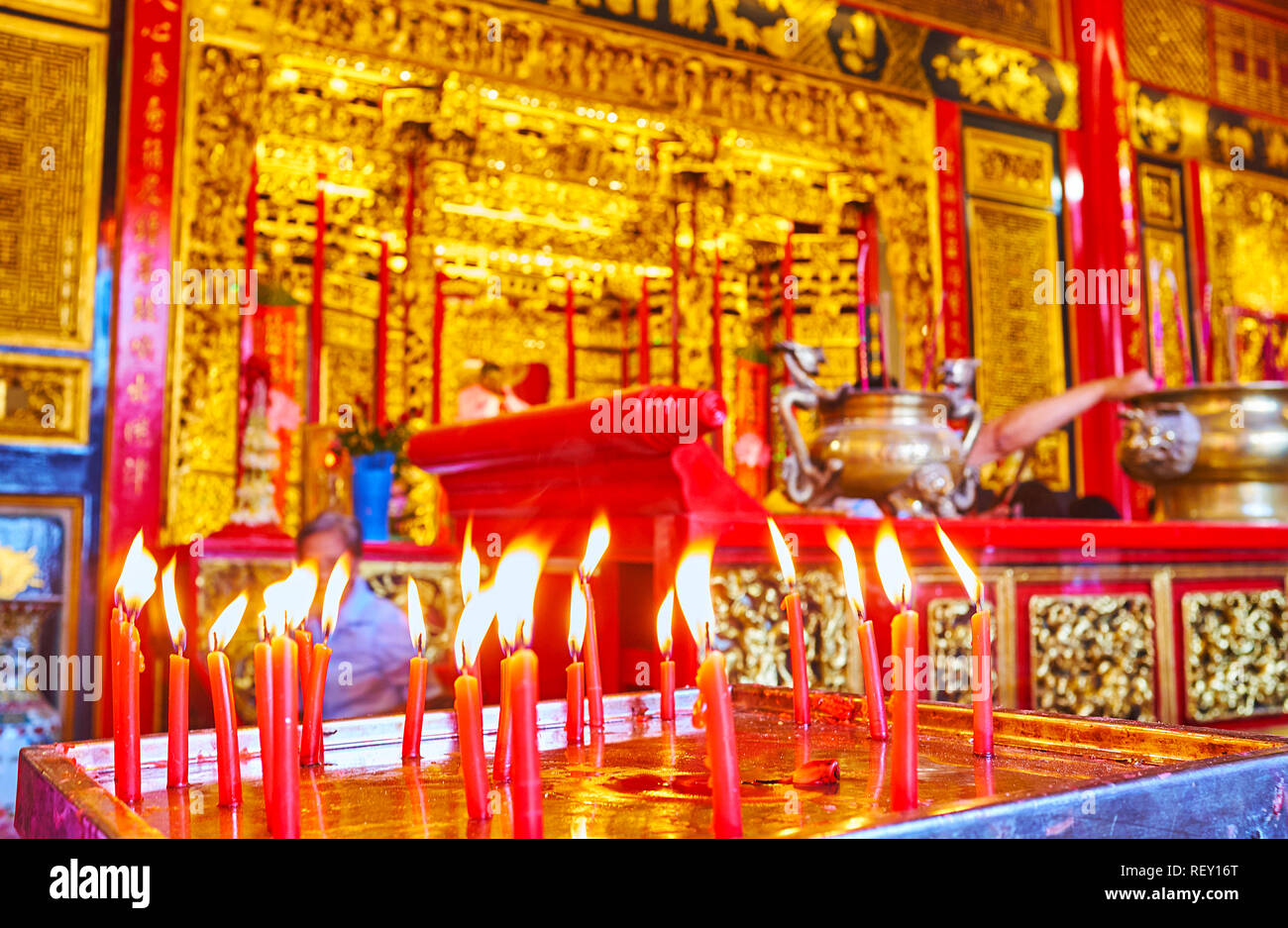 Chinese temple altar candle hi-res stock photography and images - Alamy