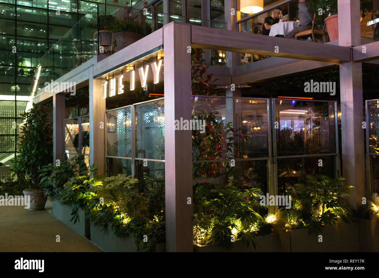 The Ivy At Canary Wharf Ice Rink Stock Photo Alamy