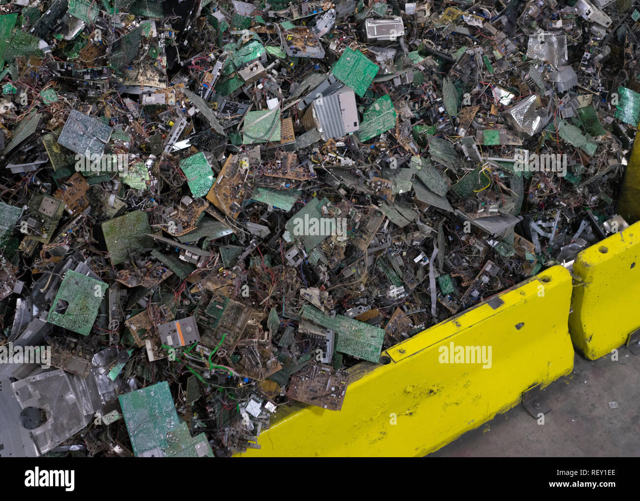 Computer Components Trash Dismantles hi-res stock photography and images - Alamy
