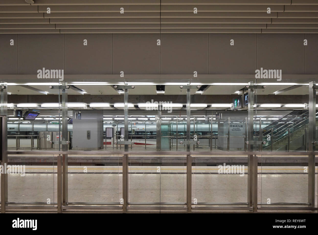 Platform area. West Kowloon Station, Hong Kong, China. Architect: Andrew Bromberg Aedas, 2018. Stock Photo