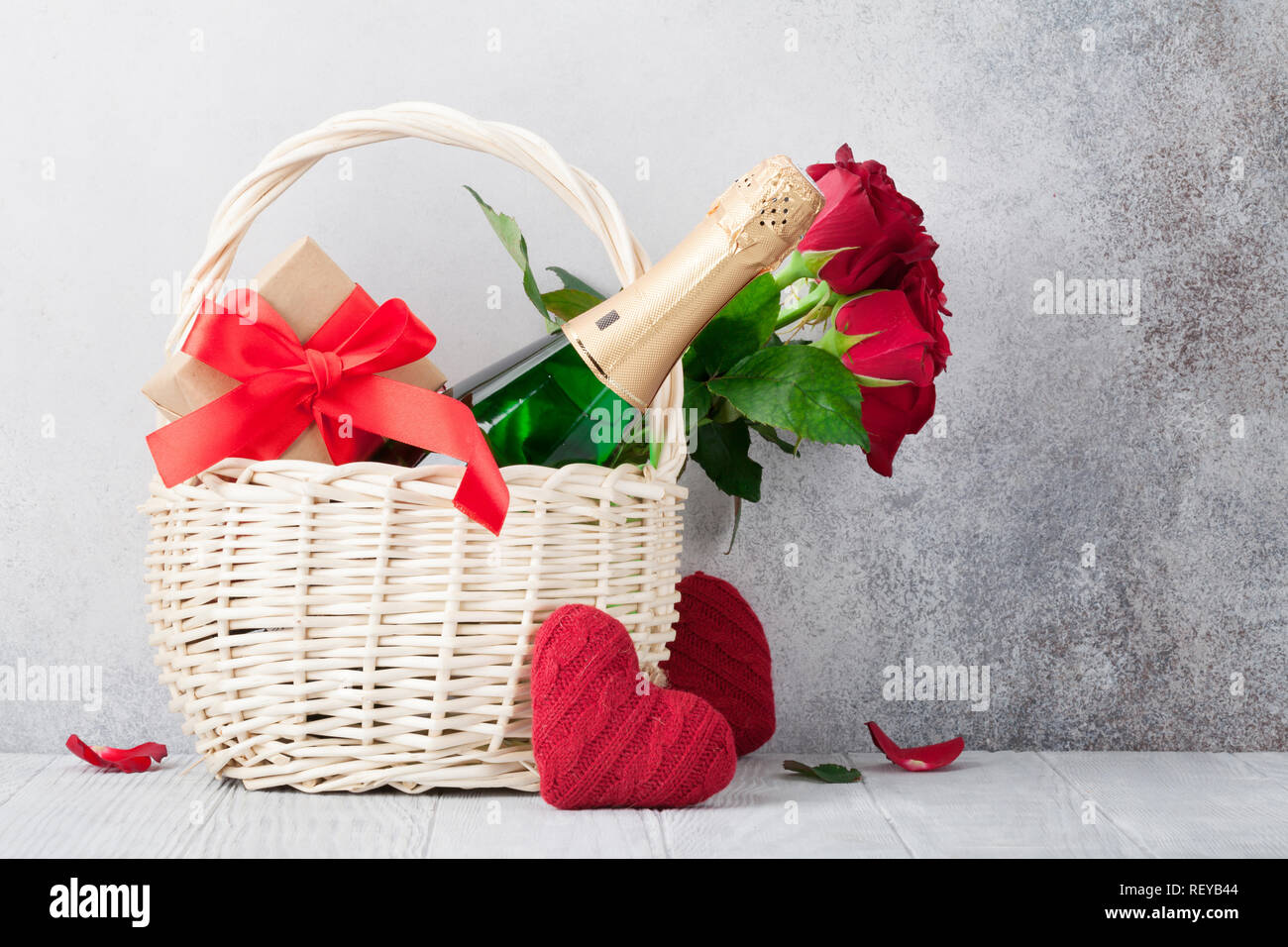 Valentine's day greeting card with red rose flowers bouquet and ...
