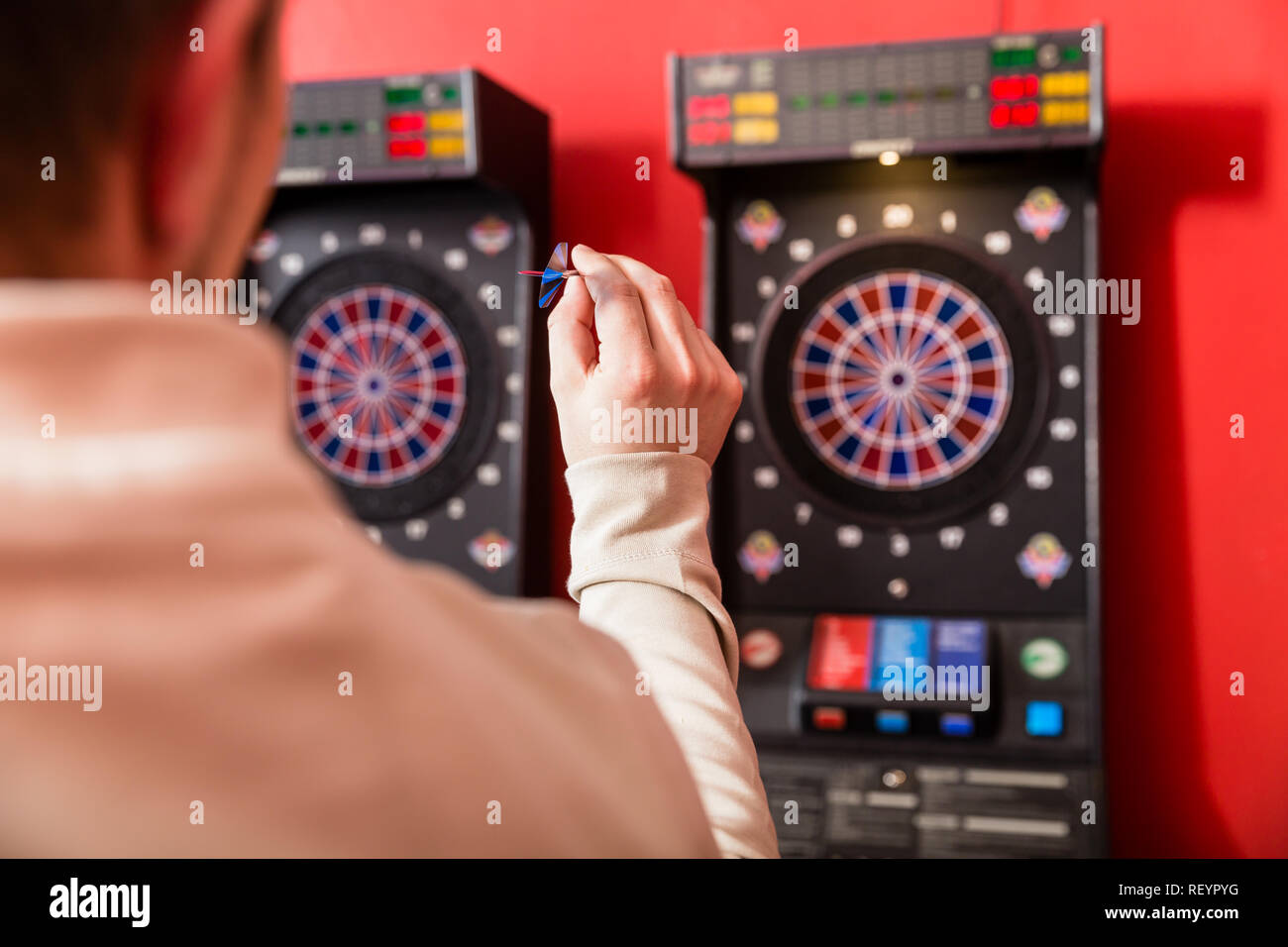 Man aiming at dartboard Stock Photo Alamy