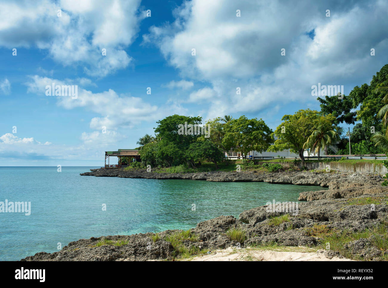 The picturesque rocky coast of San Andrés island, Colombia. Photograph taken in front of Schooner Bight. Oct 2018 Stock Photo