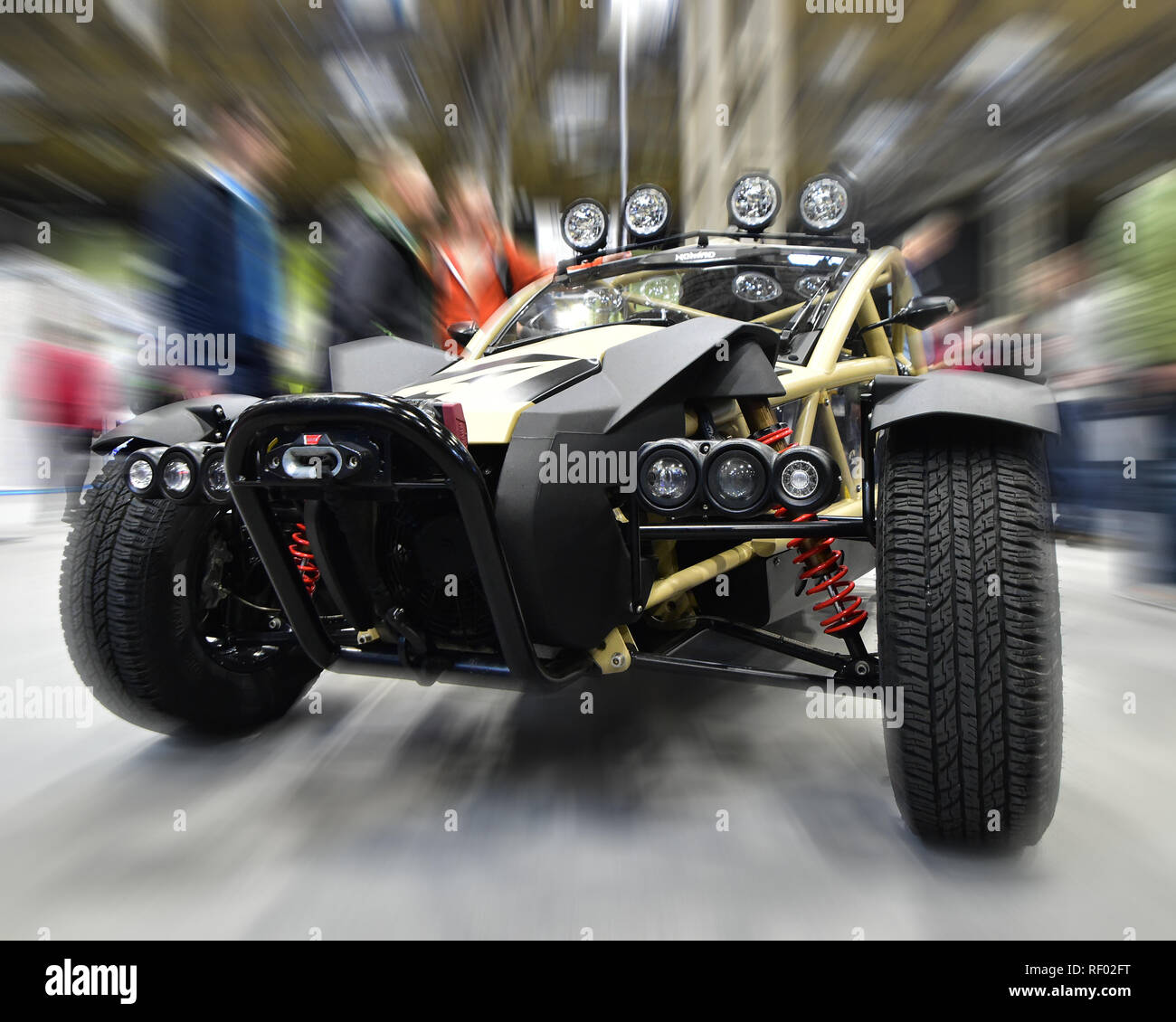 Crazy racing hi-res stock photography and images - Alamy