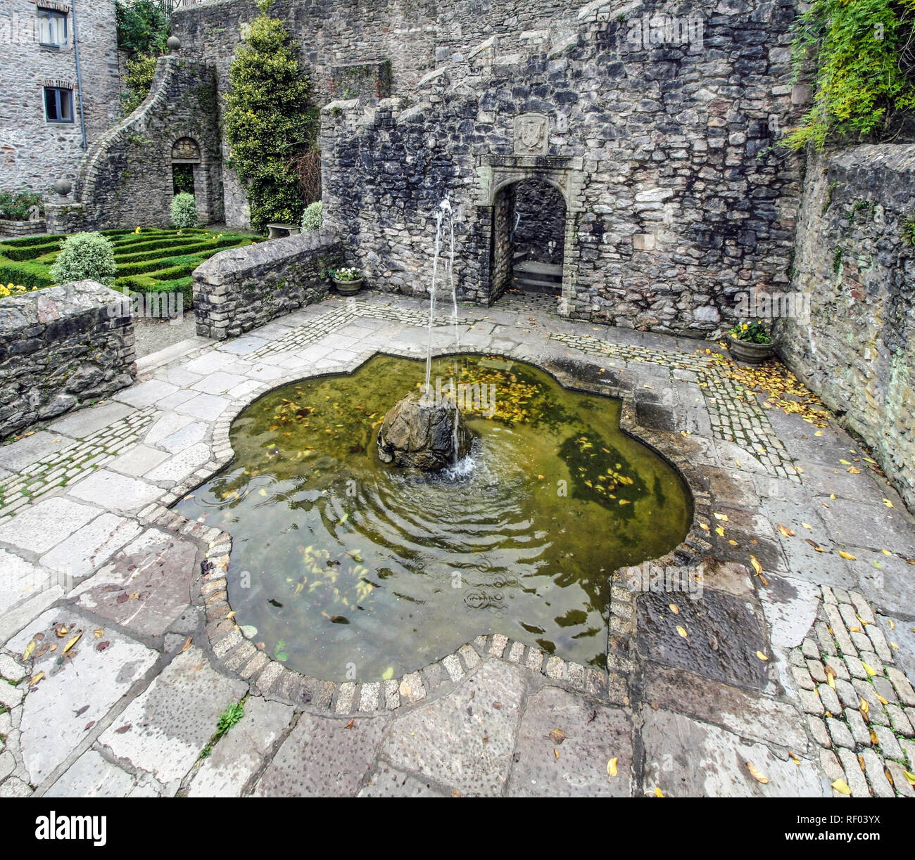 Elizabethan Gardens Plymouth, Off the cobbled Looe Street a quiet