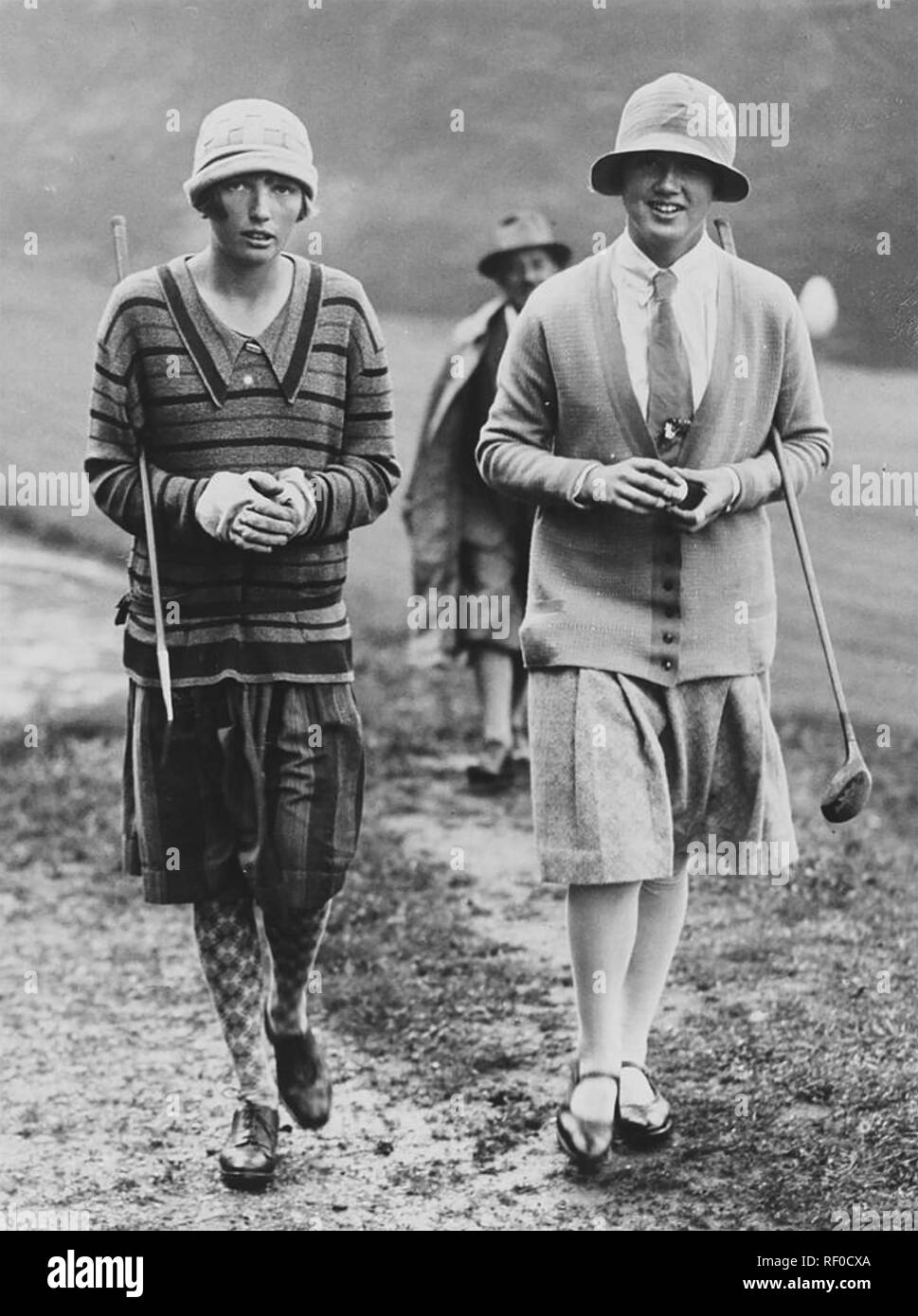 DIANA FISHWICK (1912-1998) British golfer (at right) in 1927. She won the British Ladies Golf Champion in 1930 Stock Photo