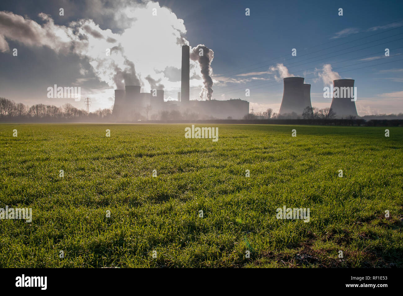 Fiddlers Ferry power station on a frosty cold day. Stock Photo