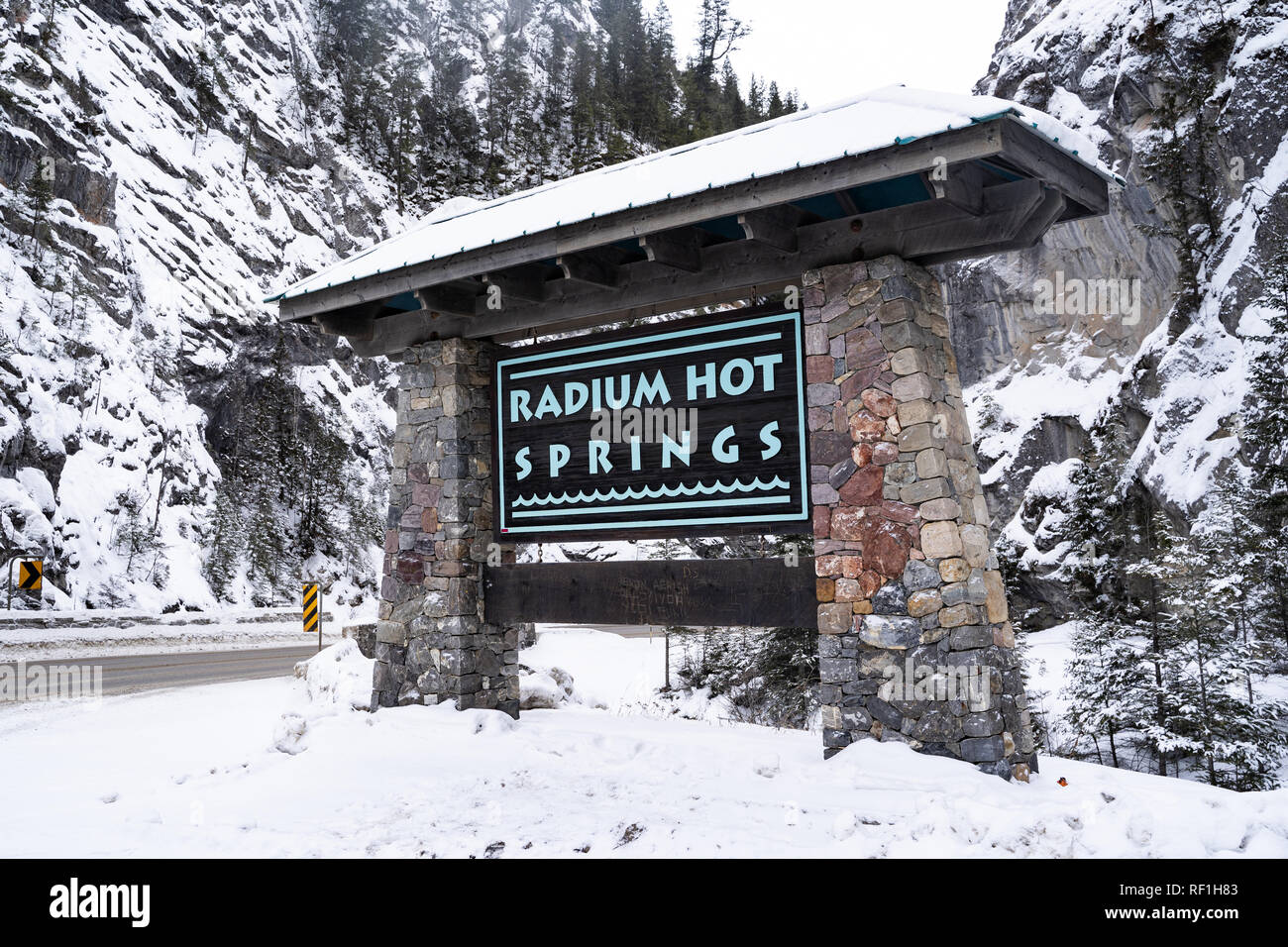 Radium Hot Springs, British Columbia, Canada - Janurary 20, 2019: Sign welcoming visitors to Radium Hot Springs in the winter Stock Photo