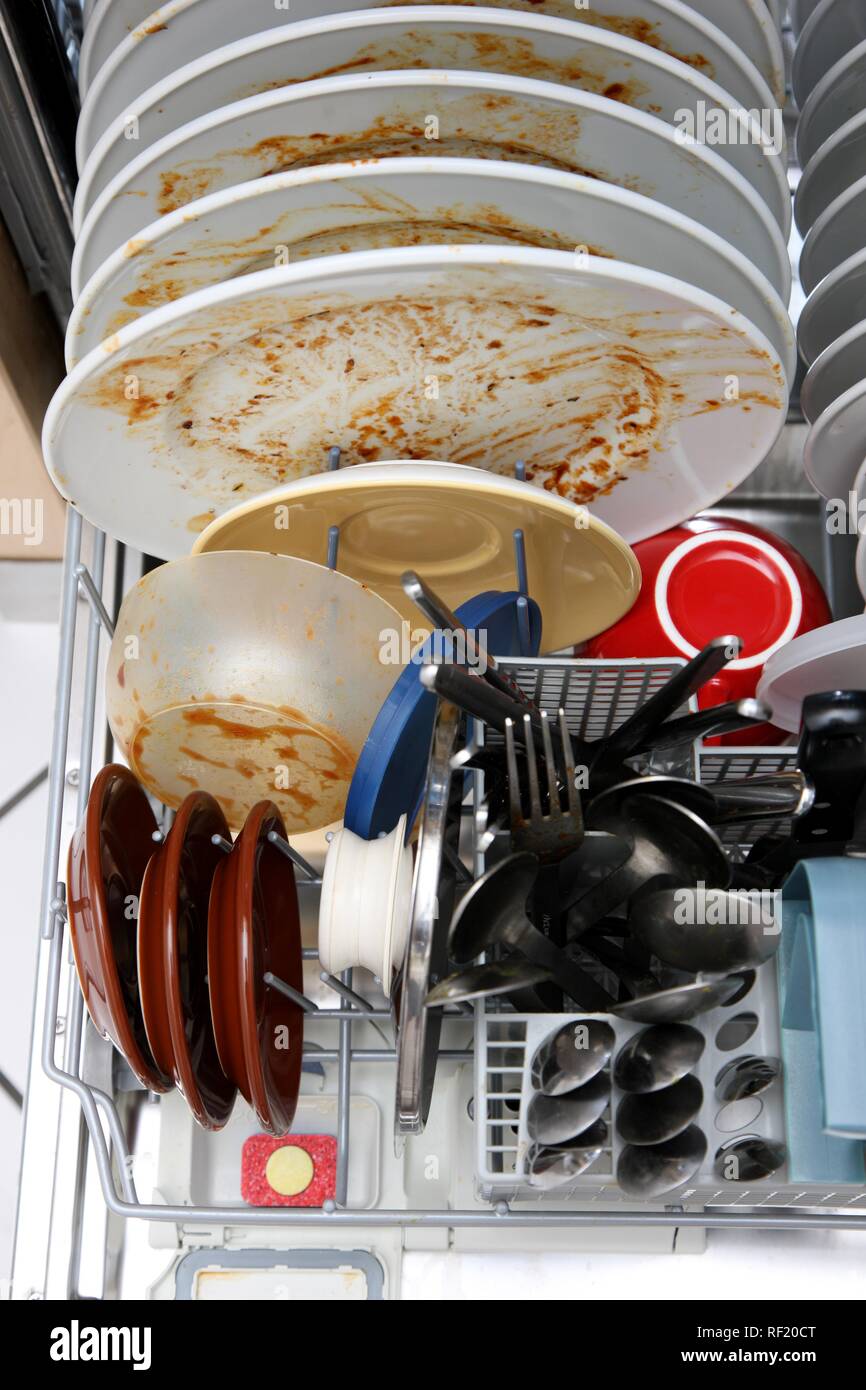 Rinsing The Dishes High Resolution Stock Photography and Images Alamy