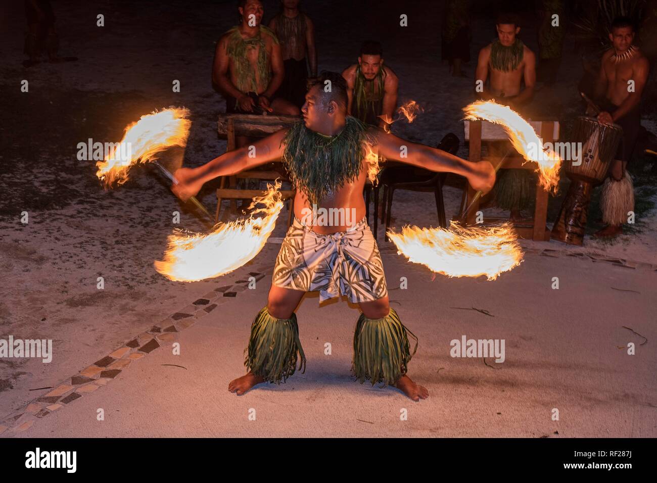Traditional Fire Dance in Samoa Stock Photo Alamy