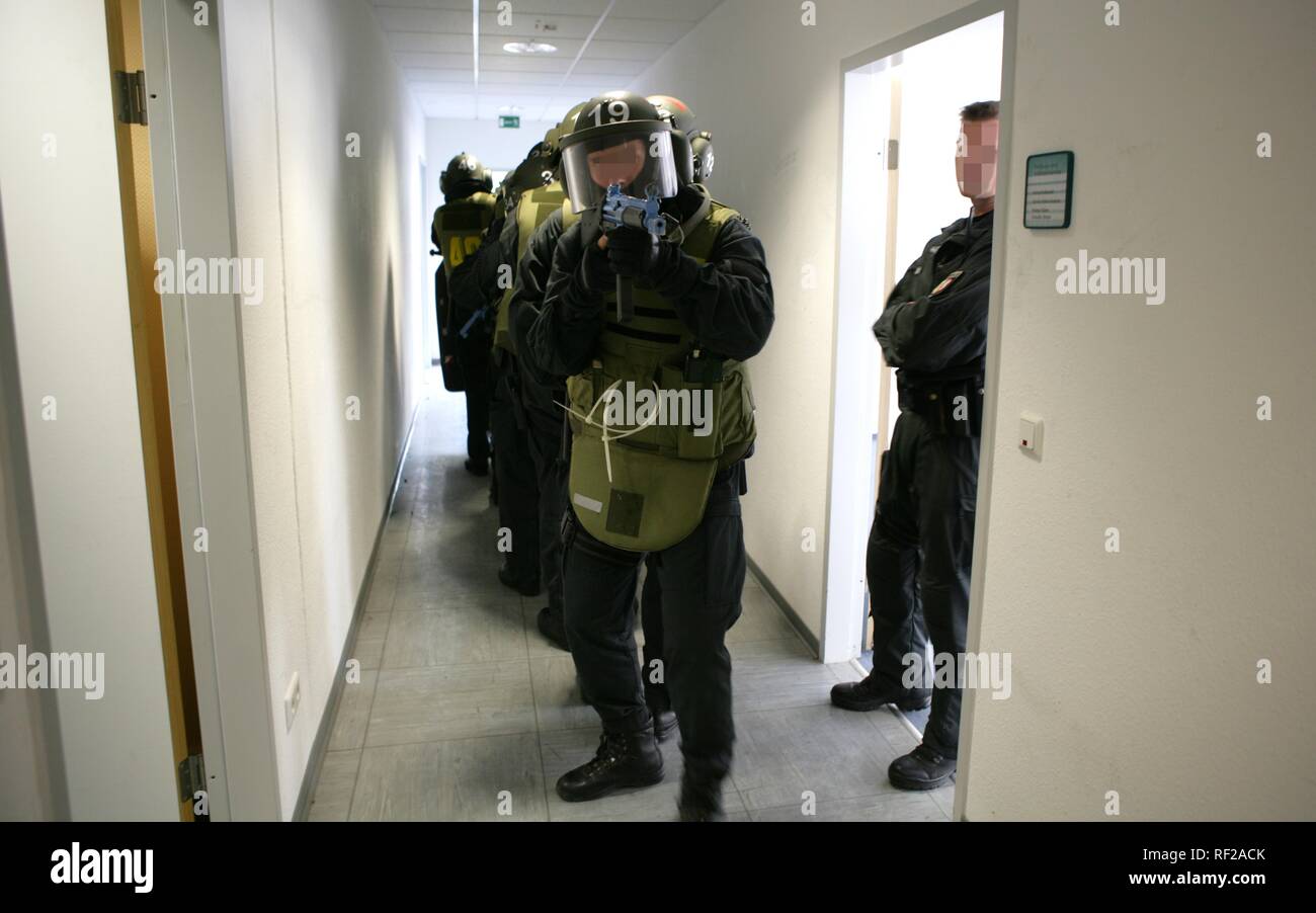 Operational exercise, training for new SWAT officers, North Rhine ...