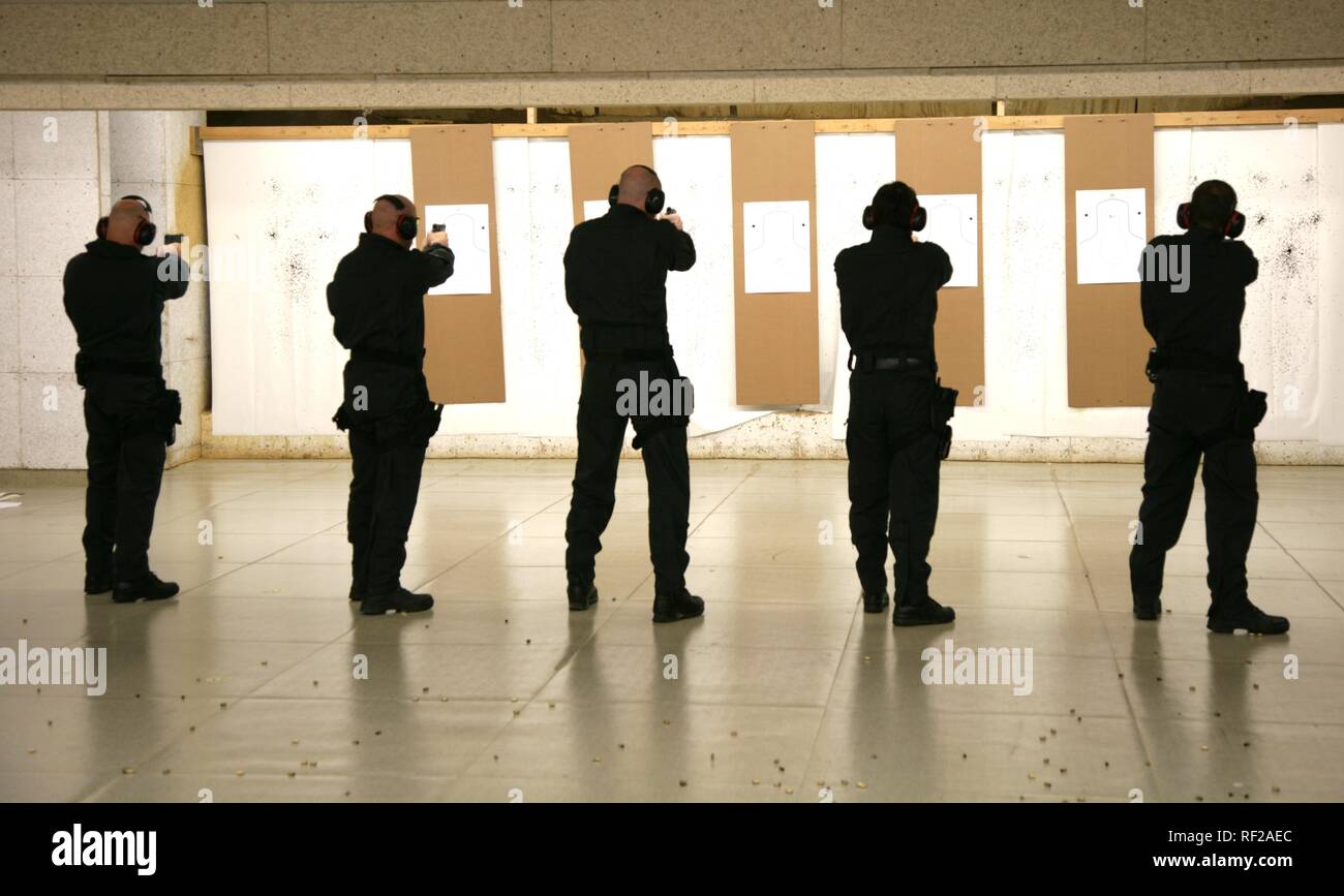Shooting range, NorthRhine Westphalian SWAT police during target