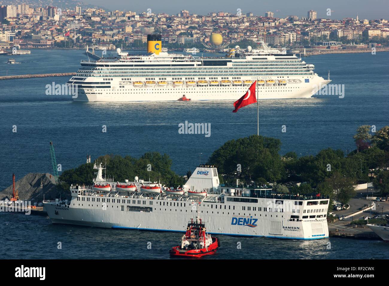 Cruise liner on the Bosphorus, Istanbul, Turkey Stock Photo
