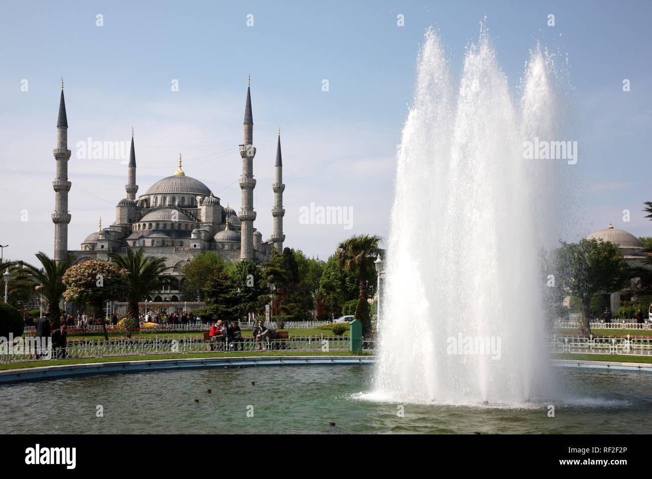 Fountain, Blue Mosque at back, Sultan Ahmet Mosque, Istanbul, Turkey ...