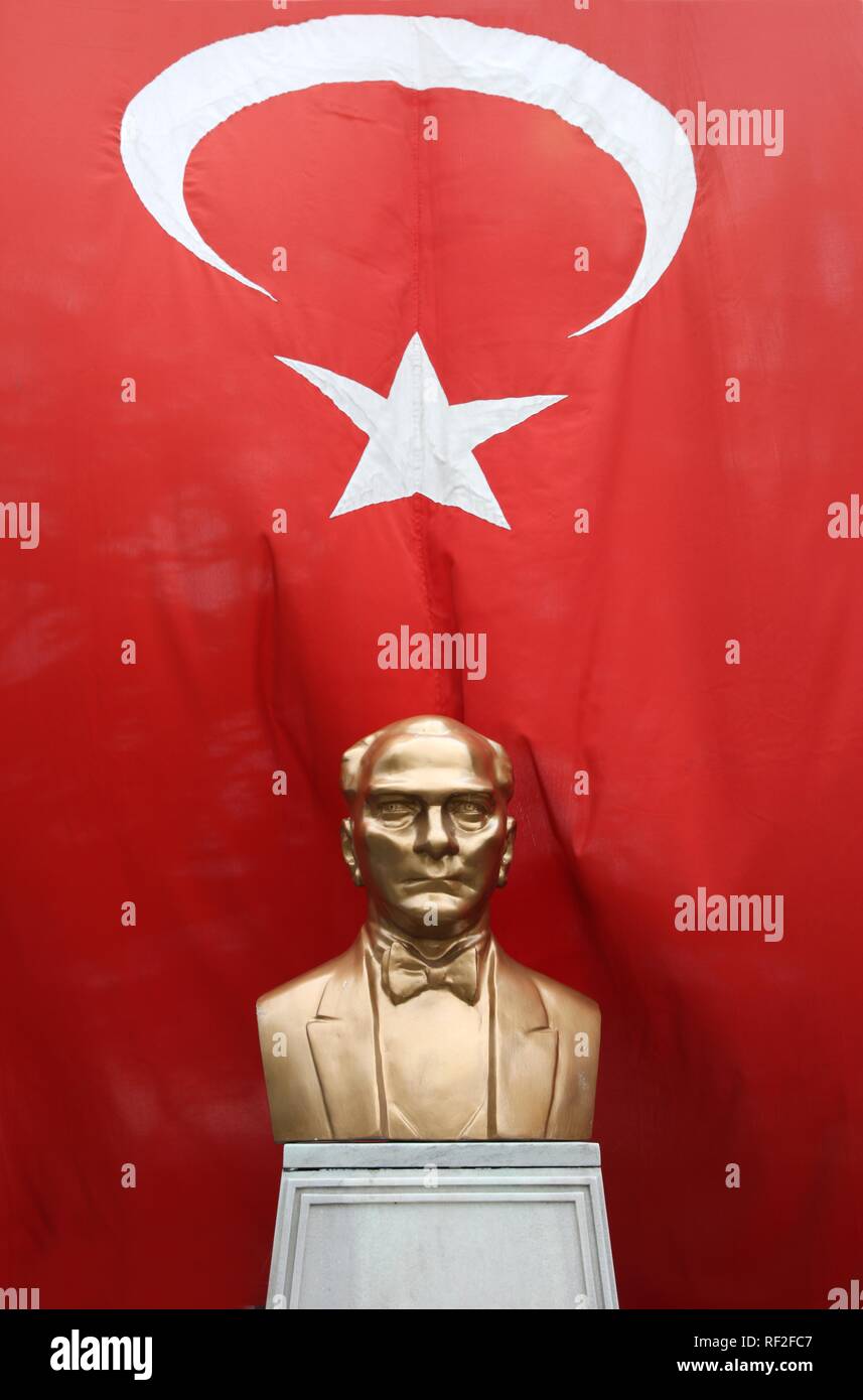 Bust of Ataturk in front of the Turkish flag, Istanbul, Turkey Stock Photo