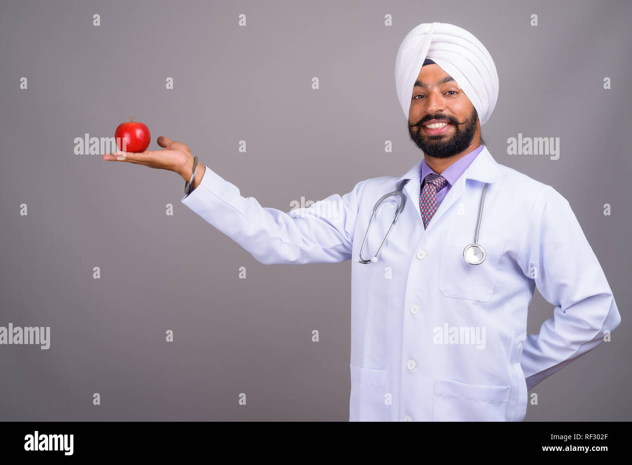 Indian male doctor red hi-res stock photography and images - Alamy