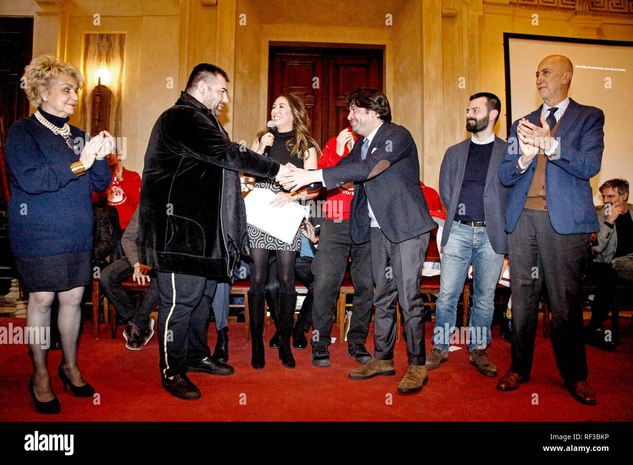 Page 2 Buona High Resolution Stock Photography And Images Alamy