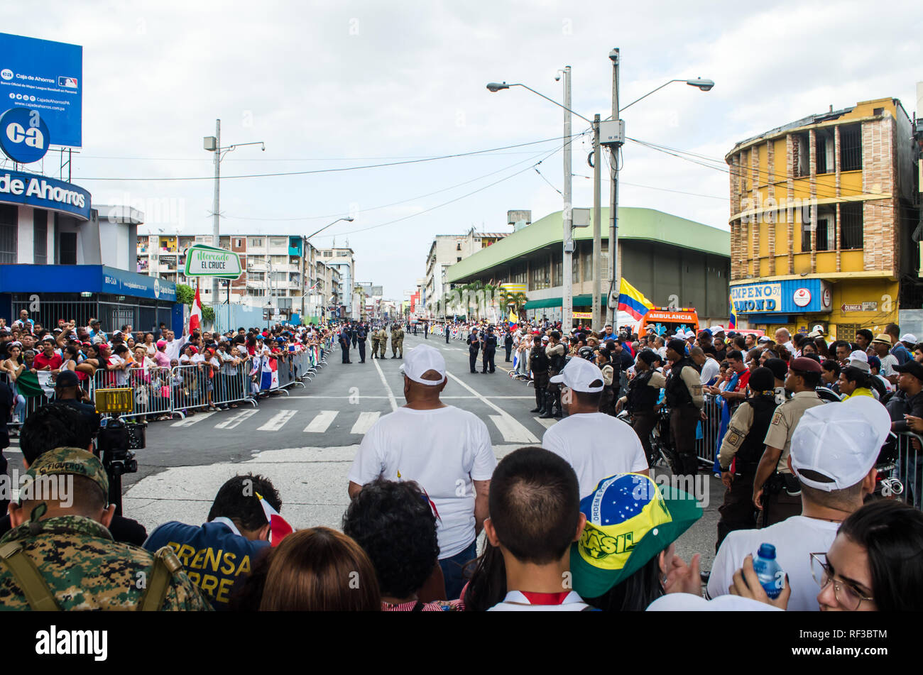 Panama City, Panama. 23rd January, 2019. Streets of Panama City gets full of people for the Pope Francis arrival Credit: Mabelin Santos/Alamy Live News Stock Photo