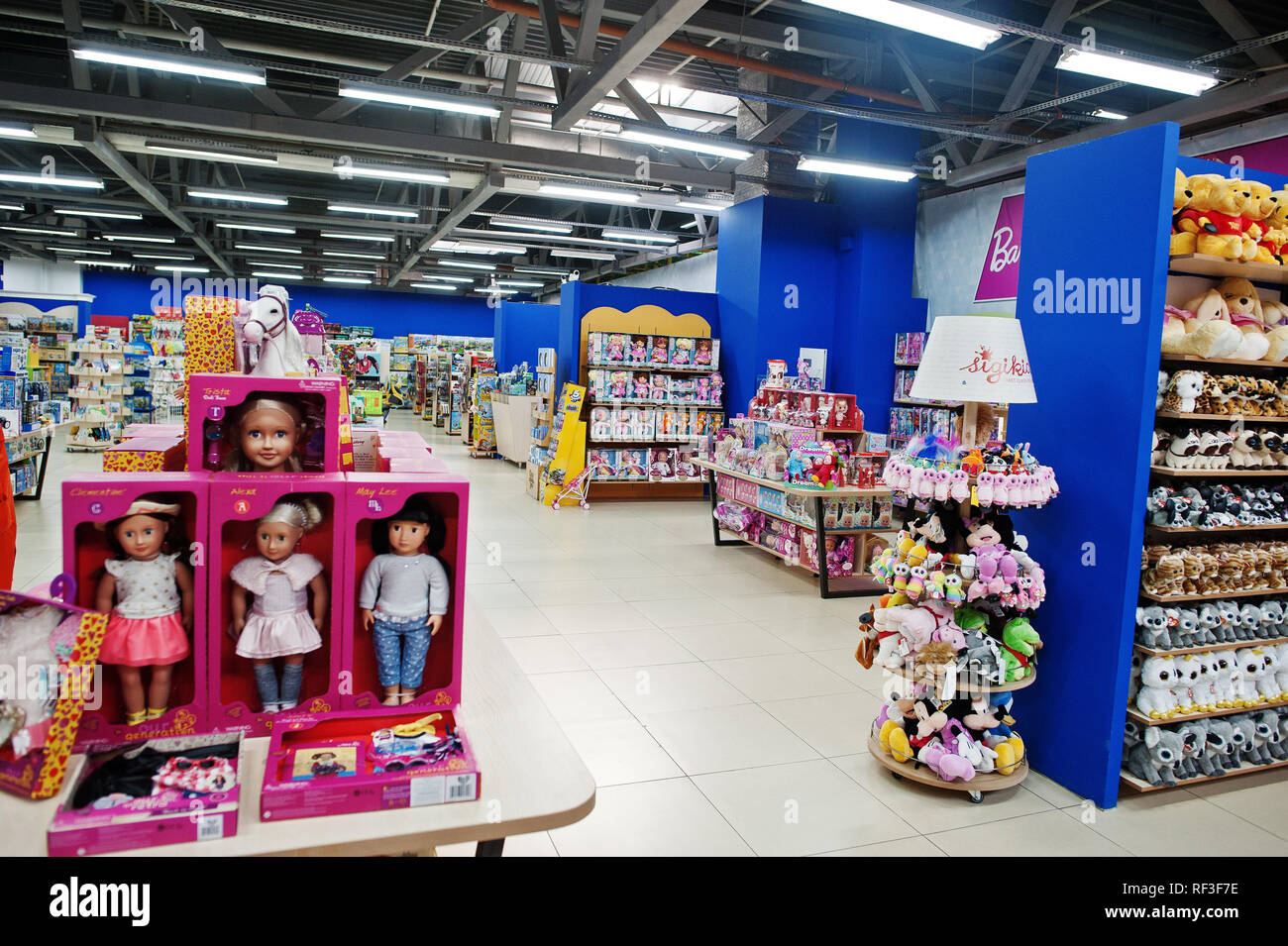 Kyiv, Ukraine - January 16, 2018: Customers shop for toys. Department for  girls, dolls in boxes Stock Photo - Alamy