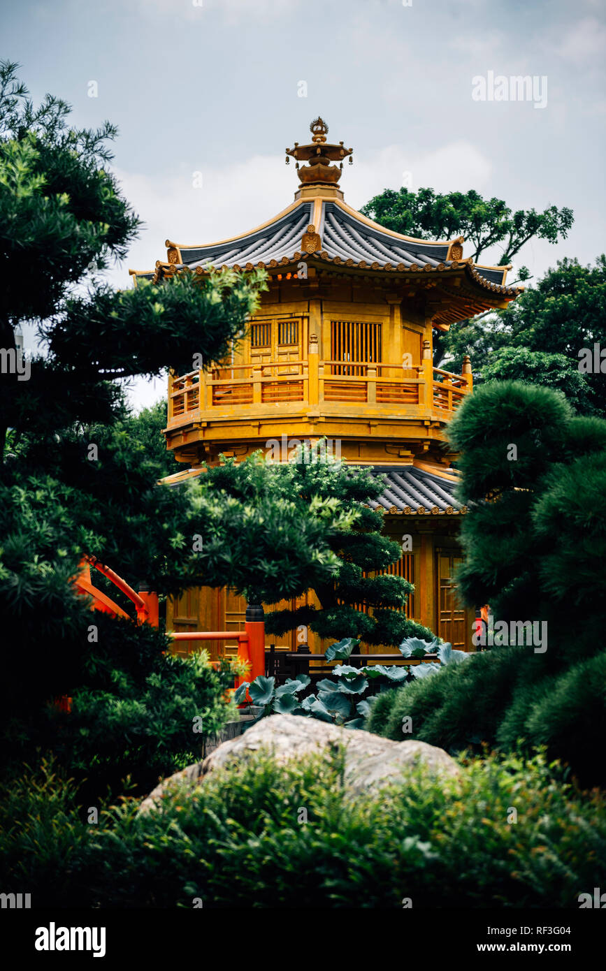 China, Hong Kong, Diamond Hill, Nan Lian Garden, Golden Pavilion of Absolute Perfection Stock Photo