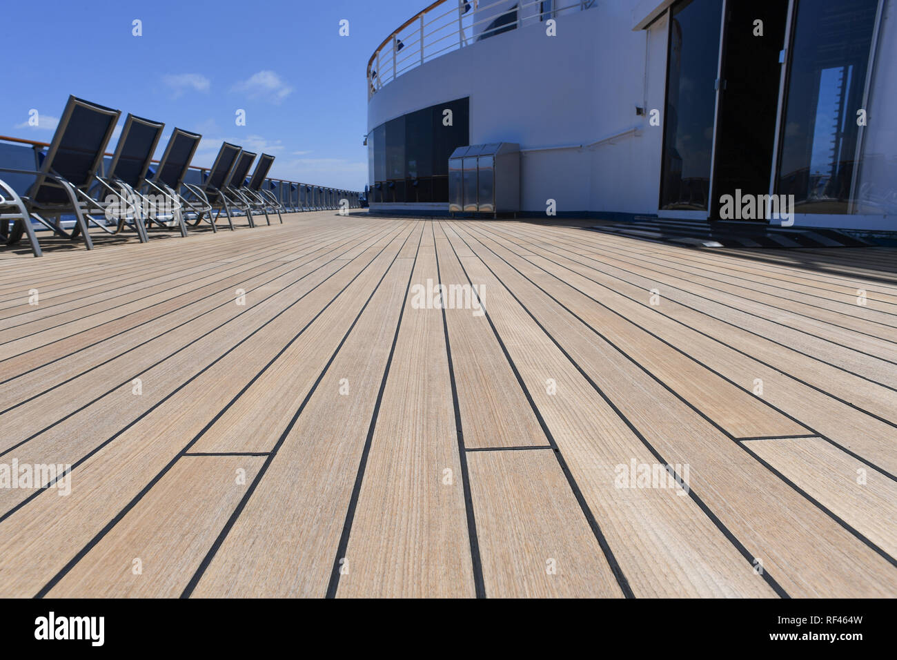 Promenade deck chairs ship hi-res stock photography and images - Alamy