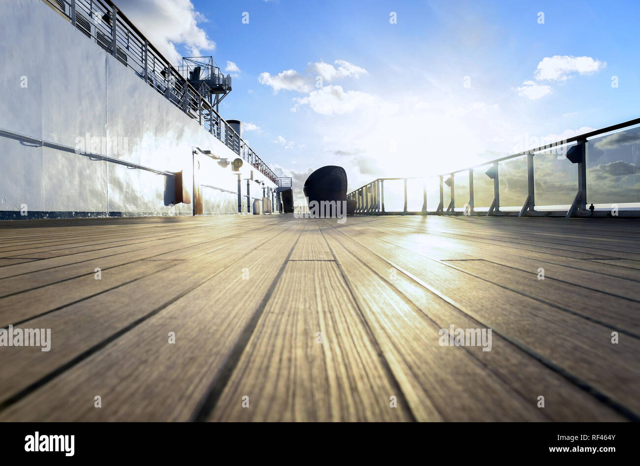 Promenade deck chairs ship hi-res stock photography and images - Alamy