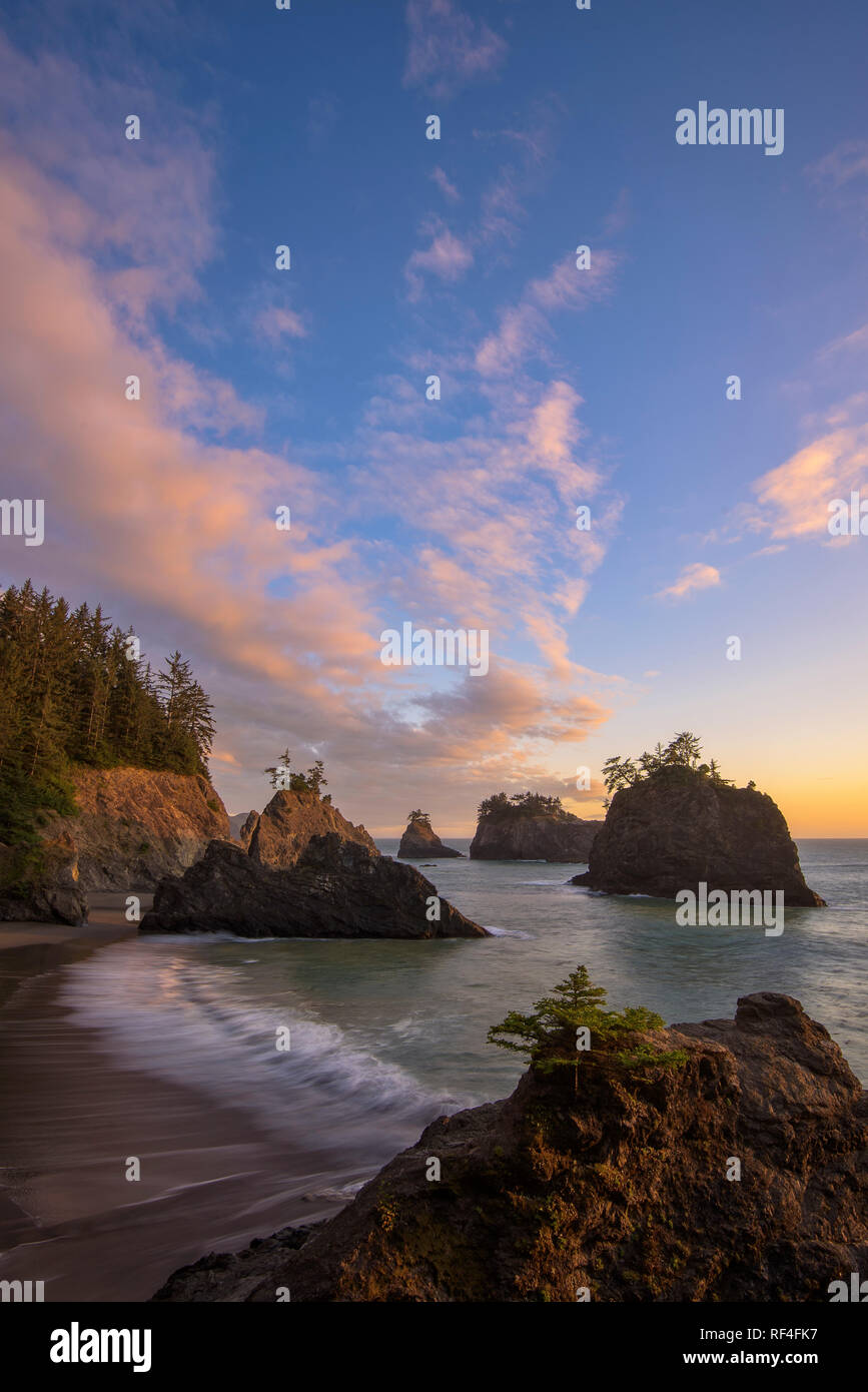 Secret Beach, Samuel H. Boardman State Scenic Corridor, southern Oregon ...