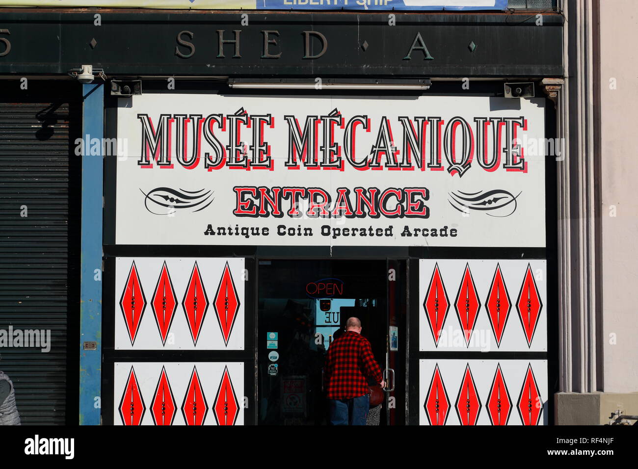 entrance-to-the-musee-mecanique-in-san-francisco-usa-stock-photo-alamy