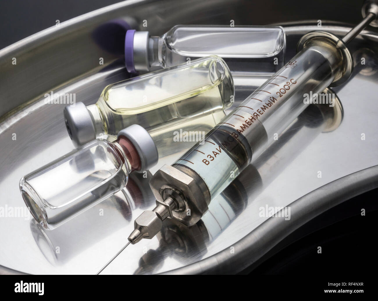 Vintage insulin syringe insulin vial hi-res stock photography and ...