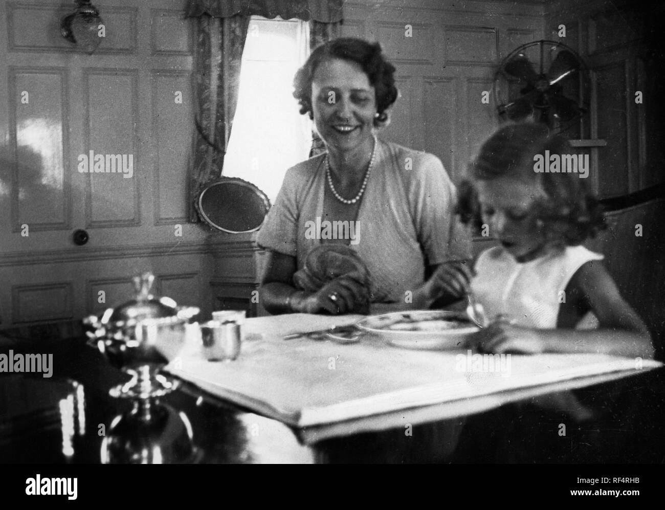 elettra marconi and mum, 1936 Stock Photo