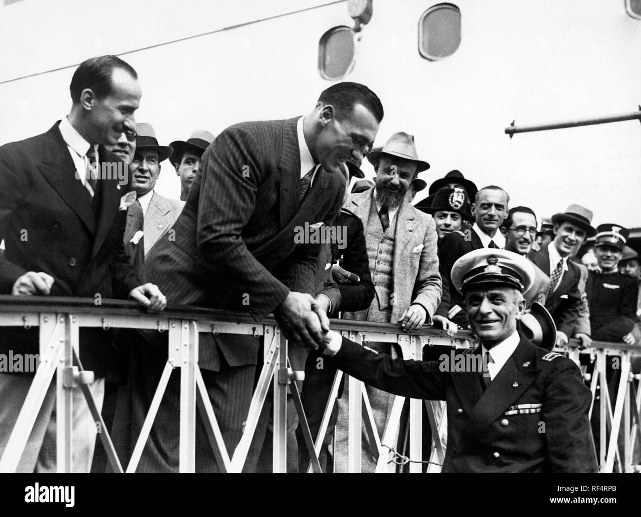 primo carnera and the commander of the transatlantic conte di savoia, genoa, italy 1933 Stock Photo