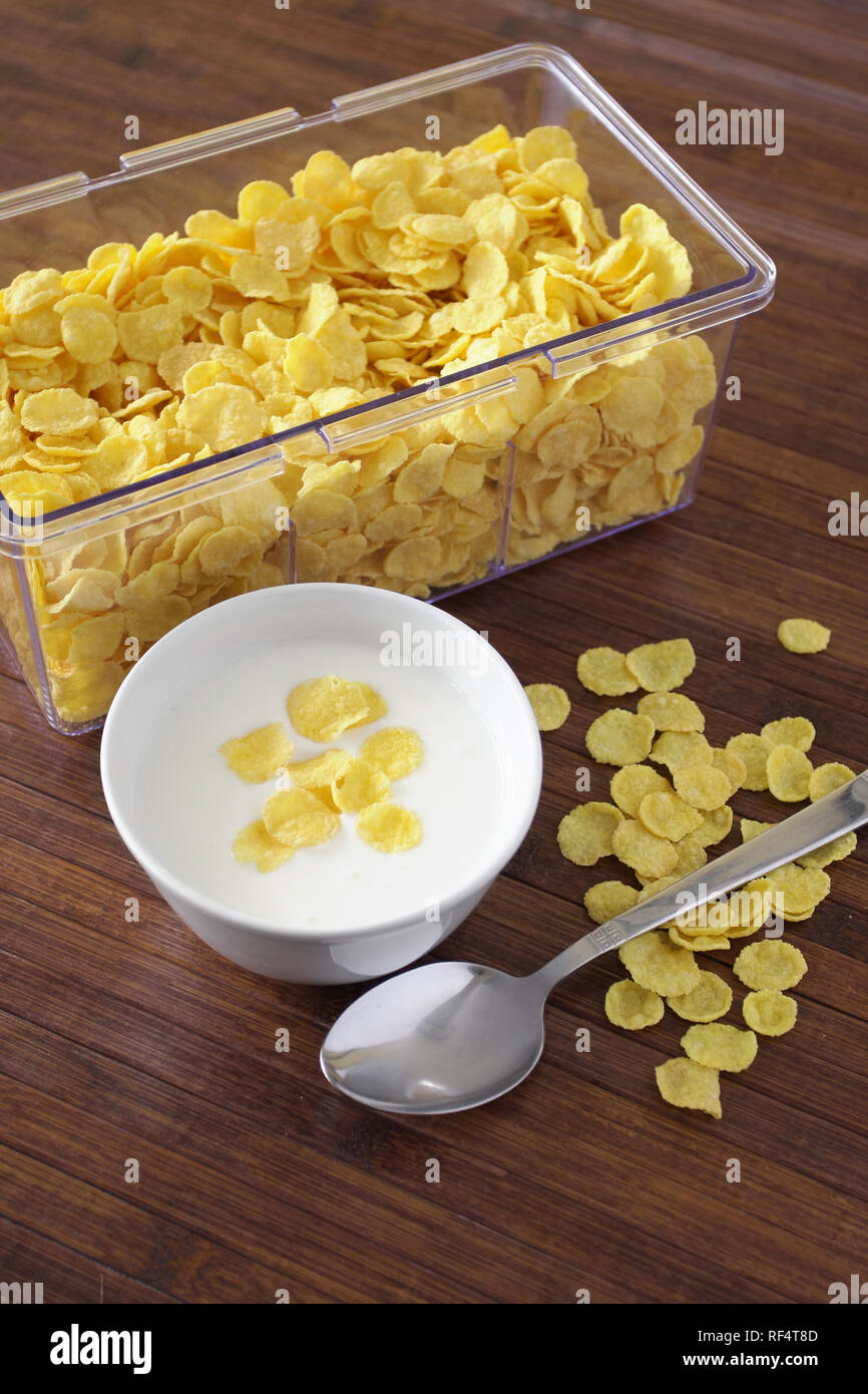 Healthy meal with corn flakes and yoghurt Stock Photo Alamy