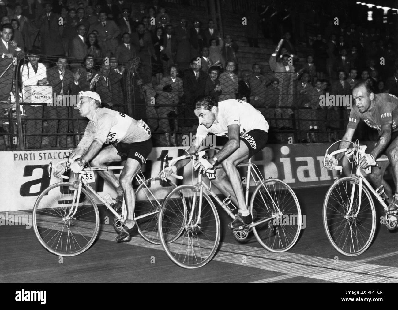 italy, andré darrigade wins the 50th giro di lombardia on fausto coppi and fiorenzo magni, 1956 Stock Photo